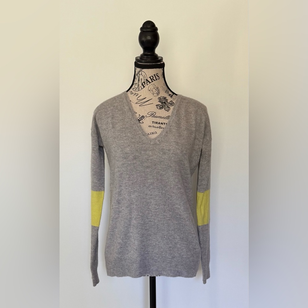 Aqua 100% Cashmere Sweater Gray with Yellow Stripe on Sleeve Women's Size Small
